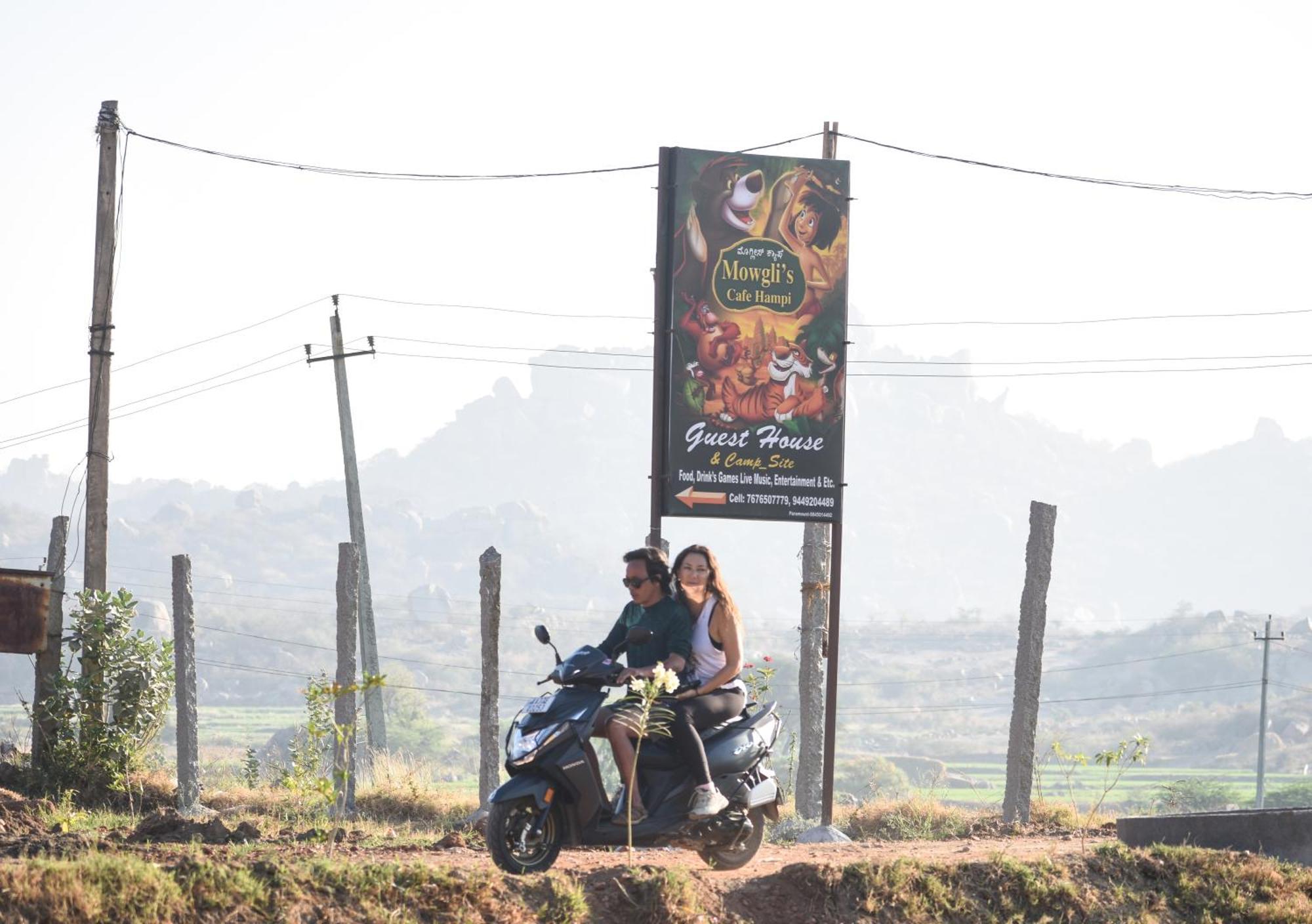 Mowgli'S Cafe Hampi & Guest House 외부 사진