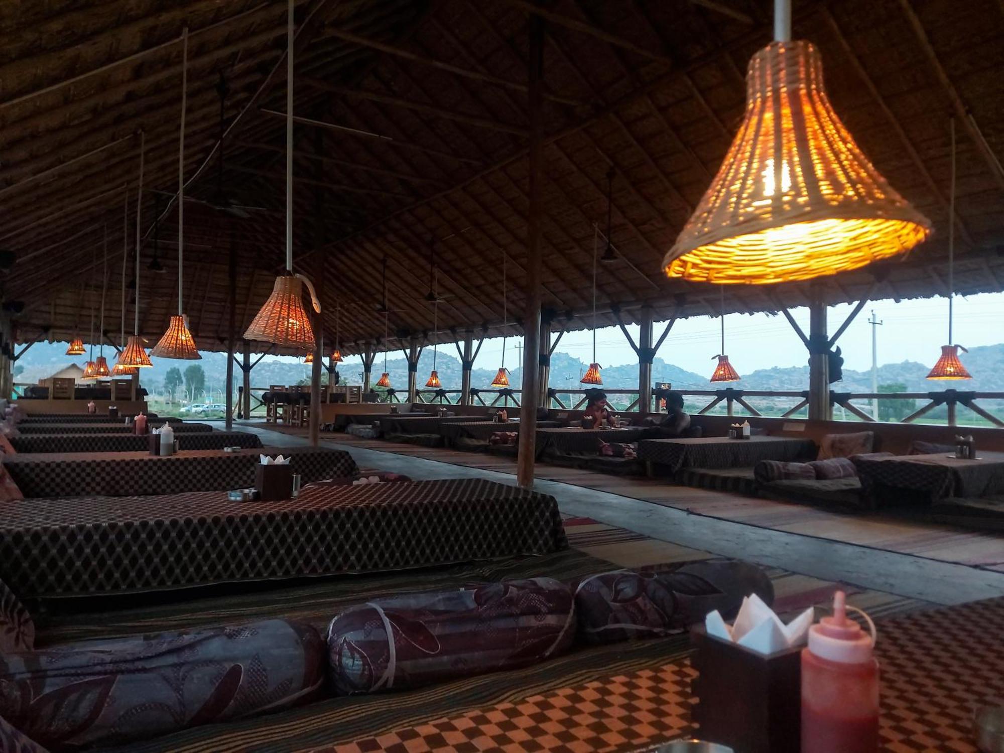 Mowgli'S Cafe Hampi & Guest House 외부 사진