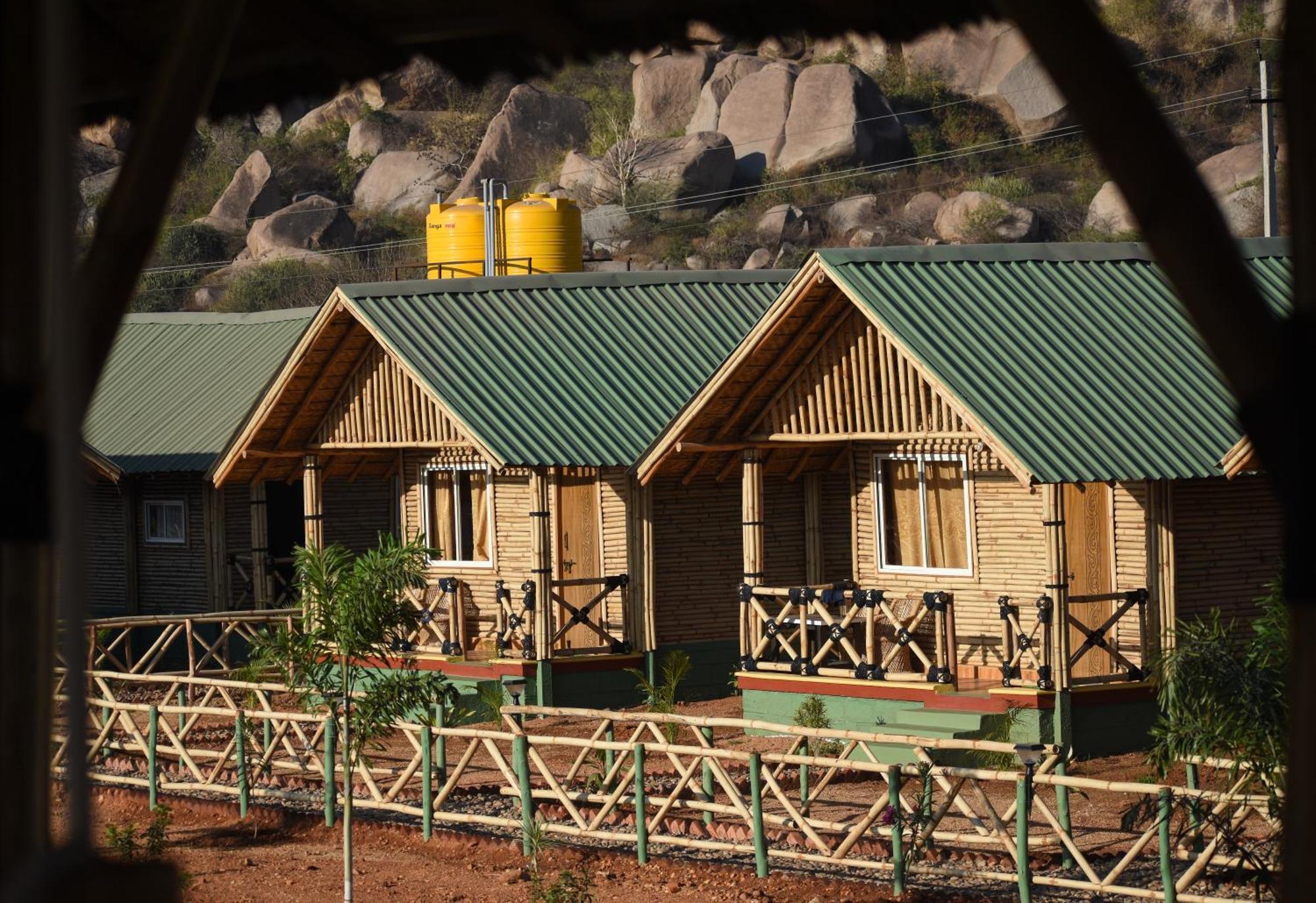 Mowgli'S Cafe Hampi & Guest House 외부 사진