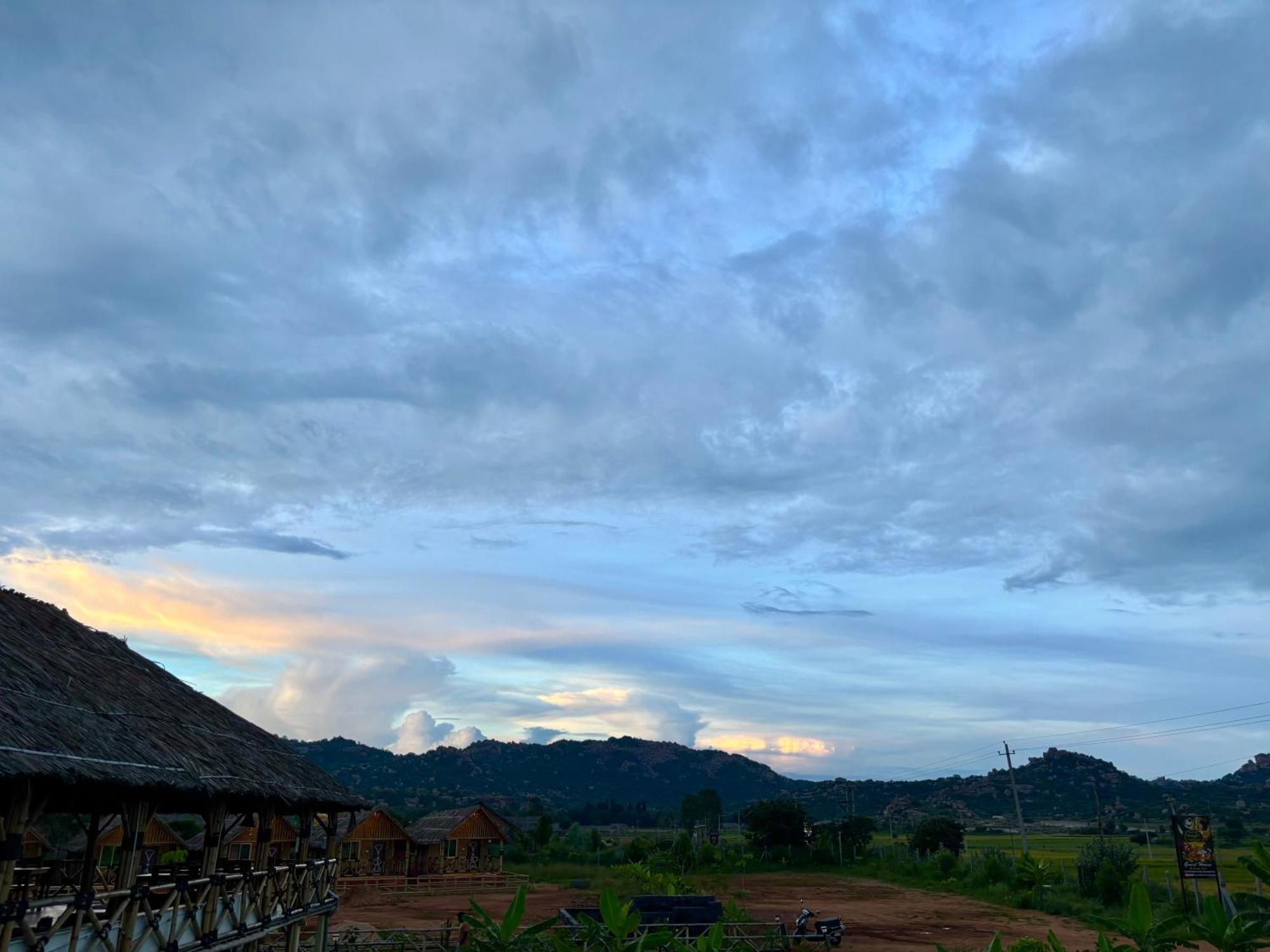 Mowgli'S Cafe Hampi & Guest House 외부 사진