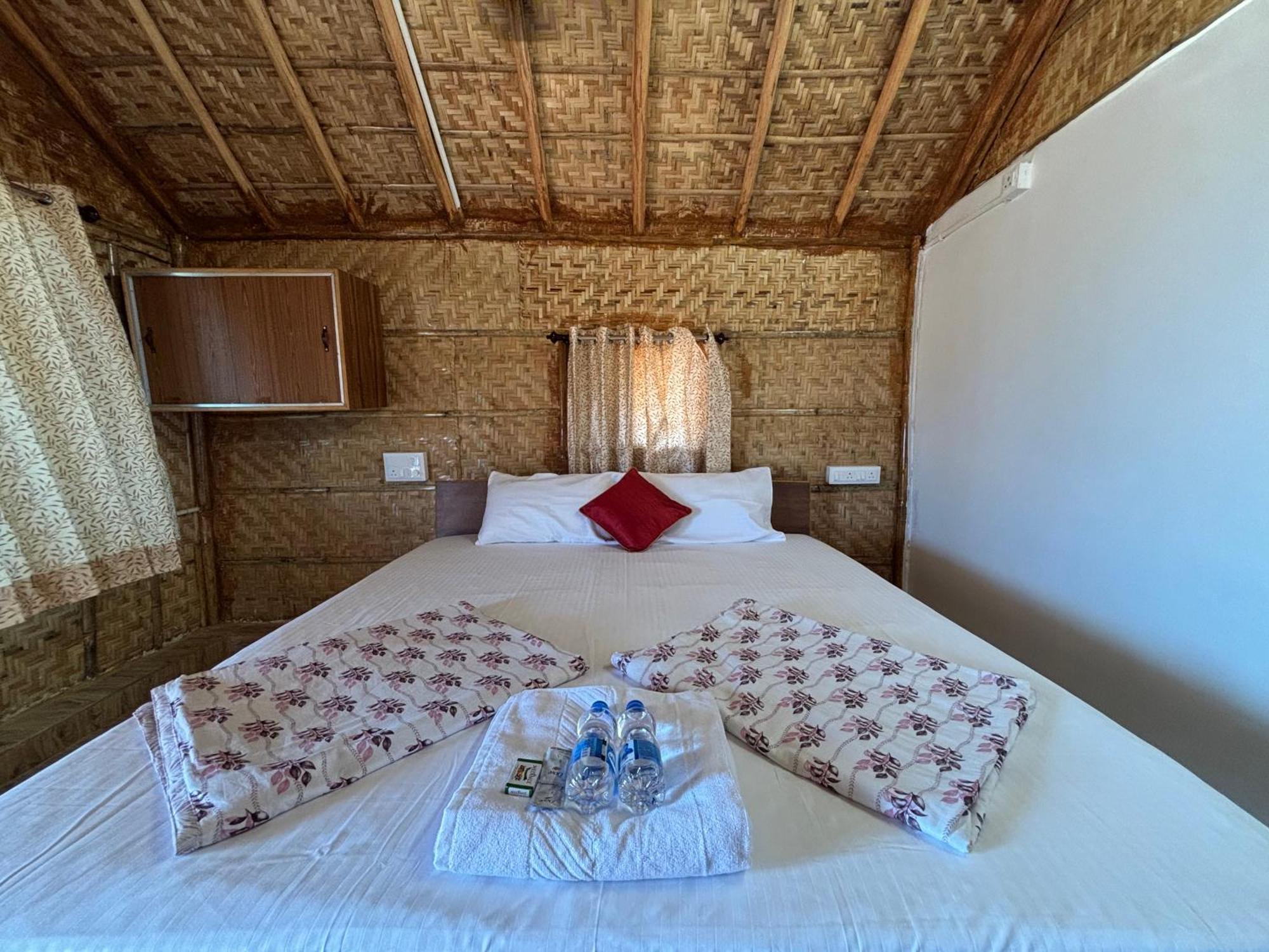 Mowgli'S Cafe Hampi & Guest House 외부 사진