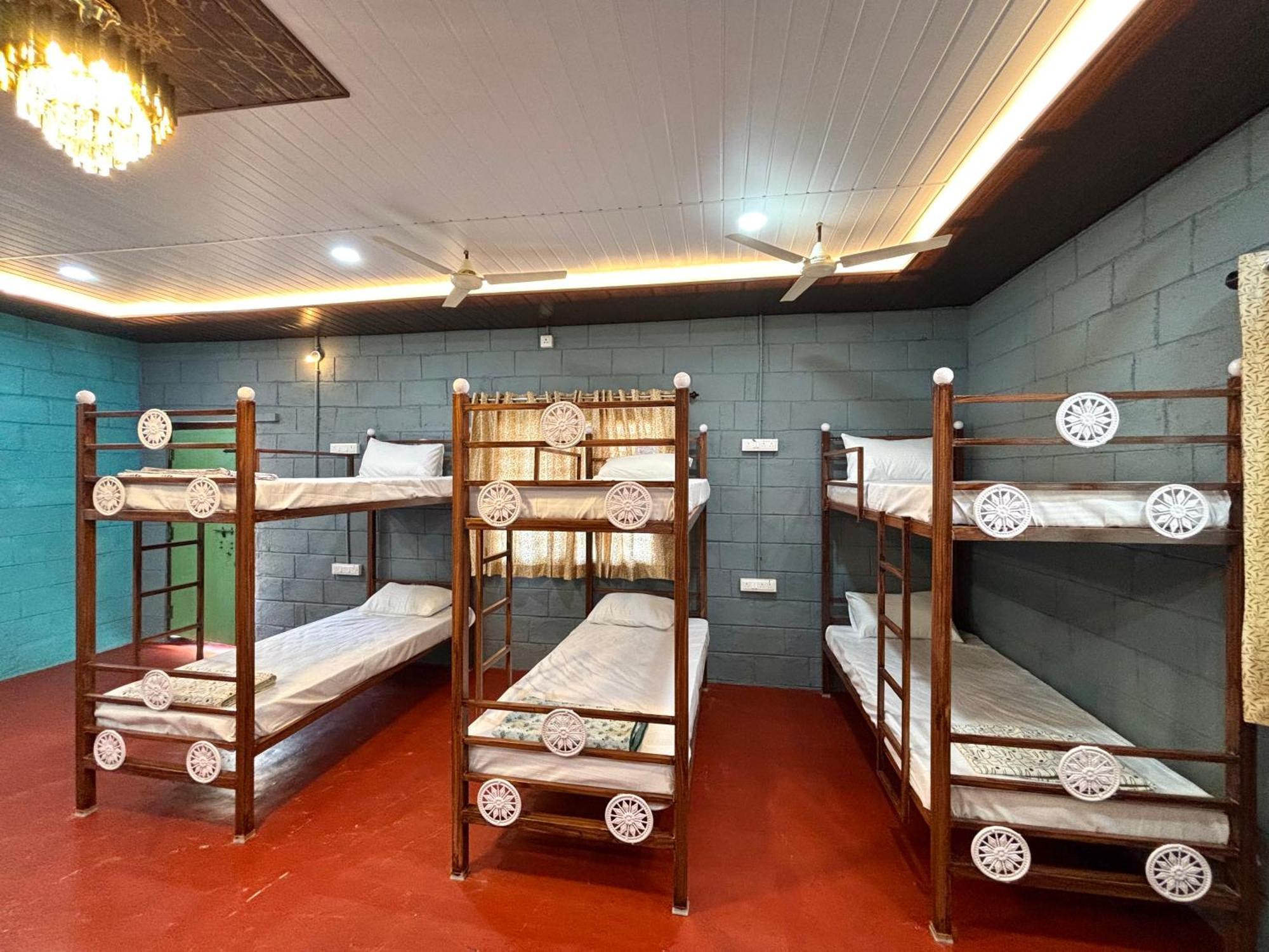 Mowgli'S Cafe Hampi & Guest House 외부 사진
