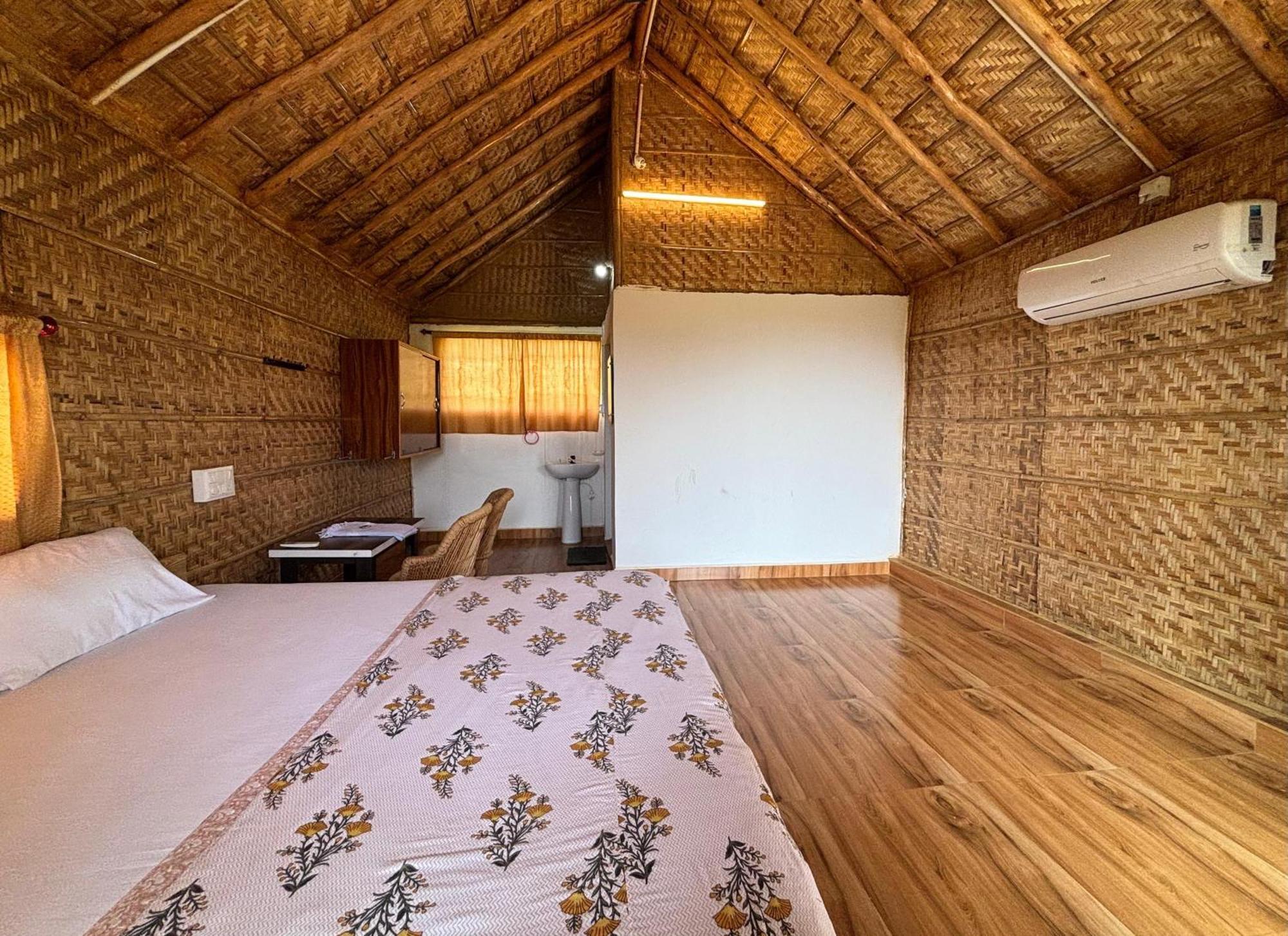 Mowgli'S Cafe Hampi & Guest House 외부 사진