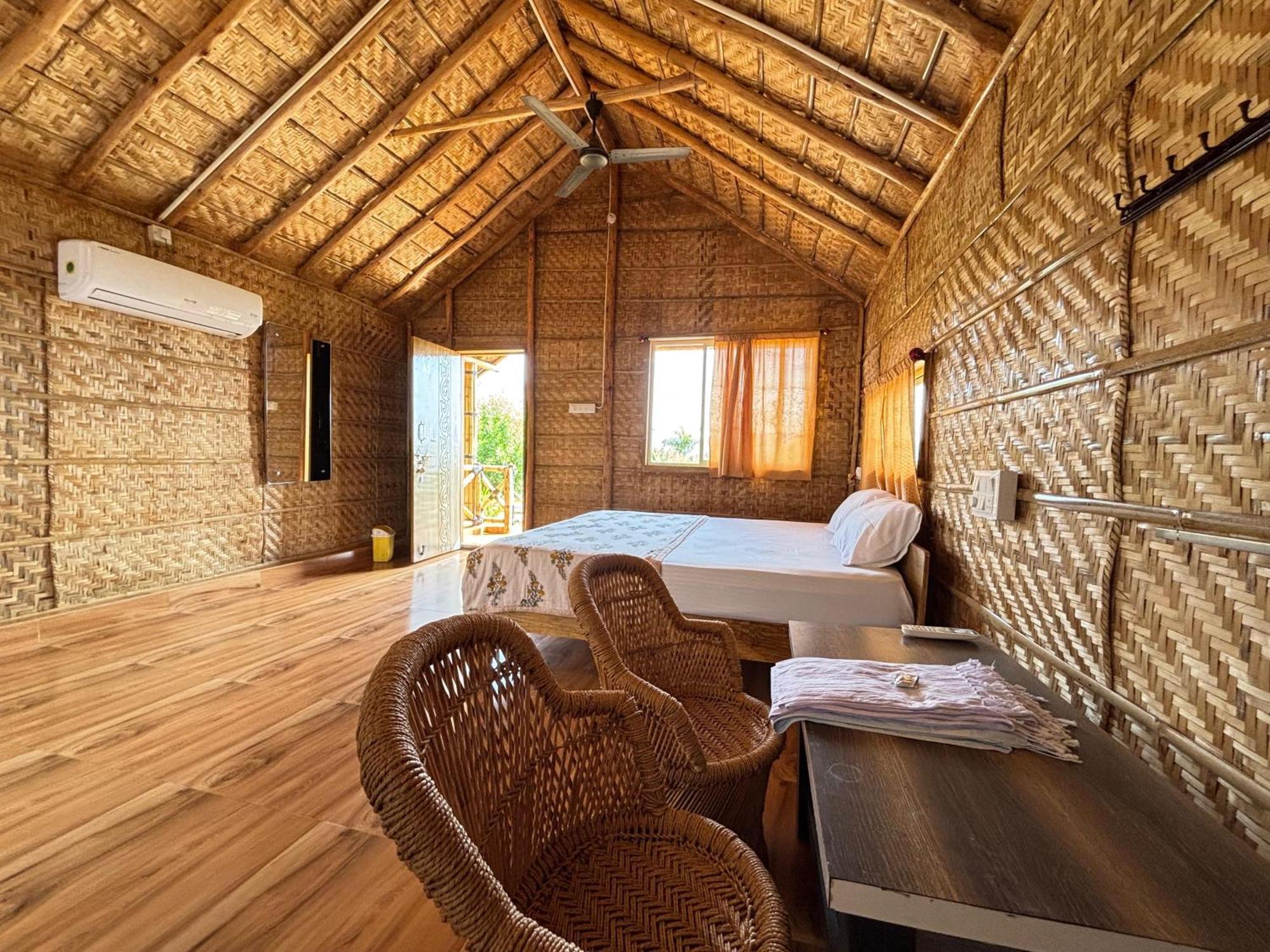 Mowgli'S Cafe Hampi & Guest House 외부 사진